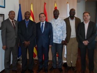 Empresaris de Guinea Bissau coneixen el Port de Tarragona