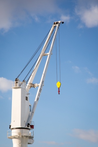 Port Tarragona avança cap a la sostenibilitat amb l’electrificació dels equips i la maquinària del moll de Castella