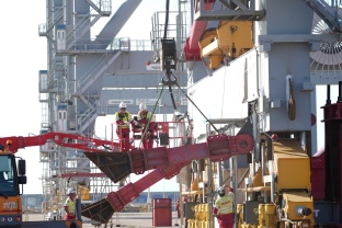 L’APT i la URV impulsen un projecte per millorar l’eficiència de les cobertures asseguradores de les operacions portuàries