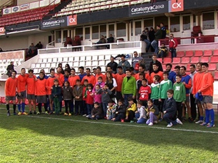 Encuentro de los hijos de los trabajadores con los jugadores del Nàstic