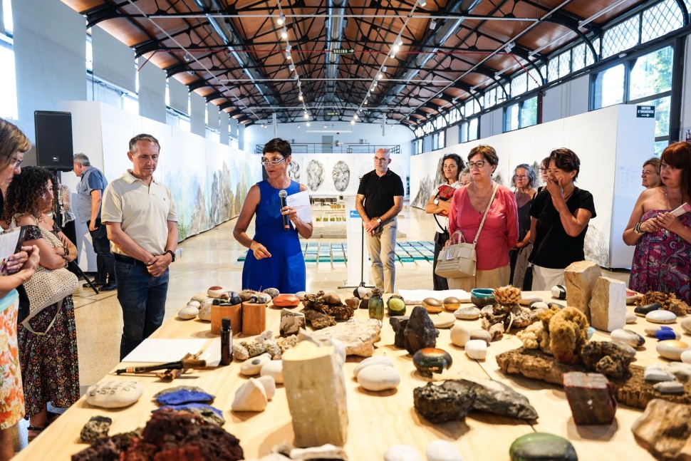 ‘Trobades amb l’artista’, la nova activitat de l’exposició ‘Lo que dicen las piedras’ de Nu Díaz al Tinglado 1 del Moll de Costa