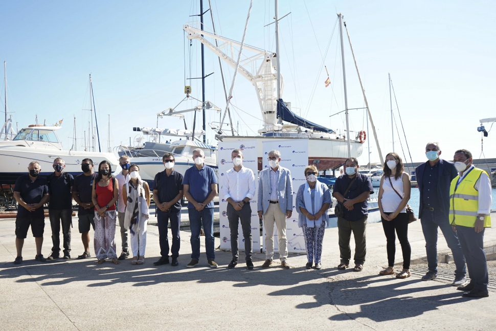 El Port de Tarragona col·loca biòtops a la punta del Miracle per afavorir la regeneració de la vida marina