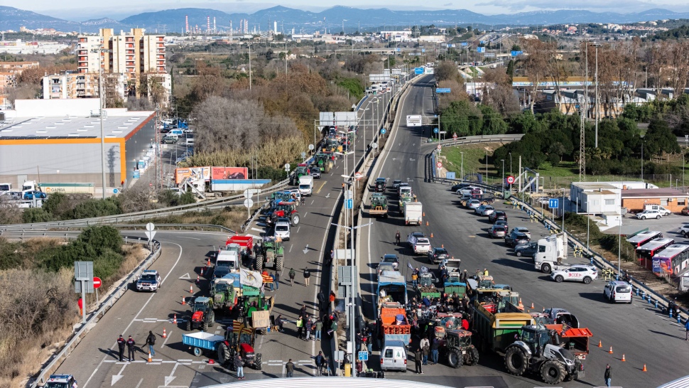 Les mobilitzacions dels pagesos causen afectacions en el trànsit de camions al Port de Tarragona