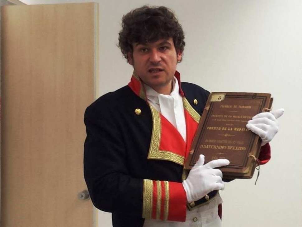 El capità Apodaca torna a l’Arxiu del Port amb motiu del Dia Internacional dels Arxius