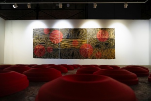 El pintor Jaume Amigó explora la transitorietat de la vida a ‘Entre Núvols’ la nova exposició del Tinglado 2 del Moll de Costa