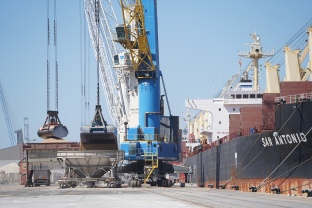 Port Tarragona optimitza les operatives portuàries de descàrrega i emmagatzematge de cereals