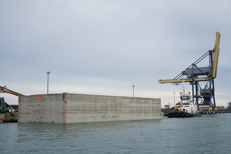 El Port de Tarragona ja ha superat la fabricació del 50% dels caixons del Moll de Balears