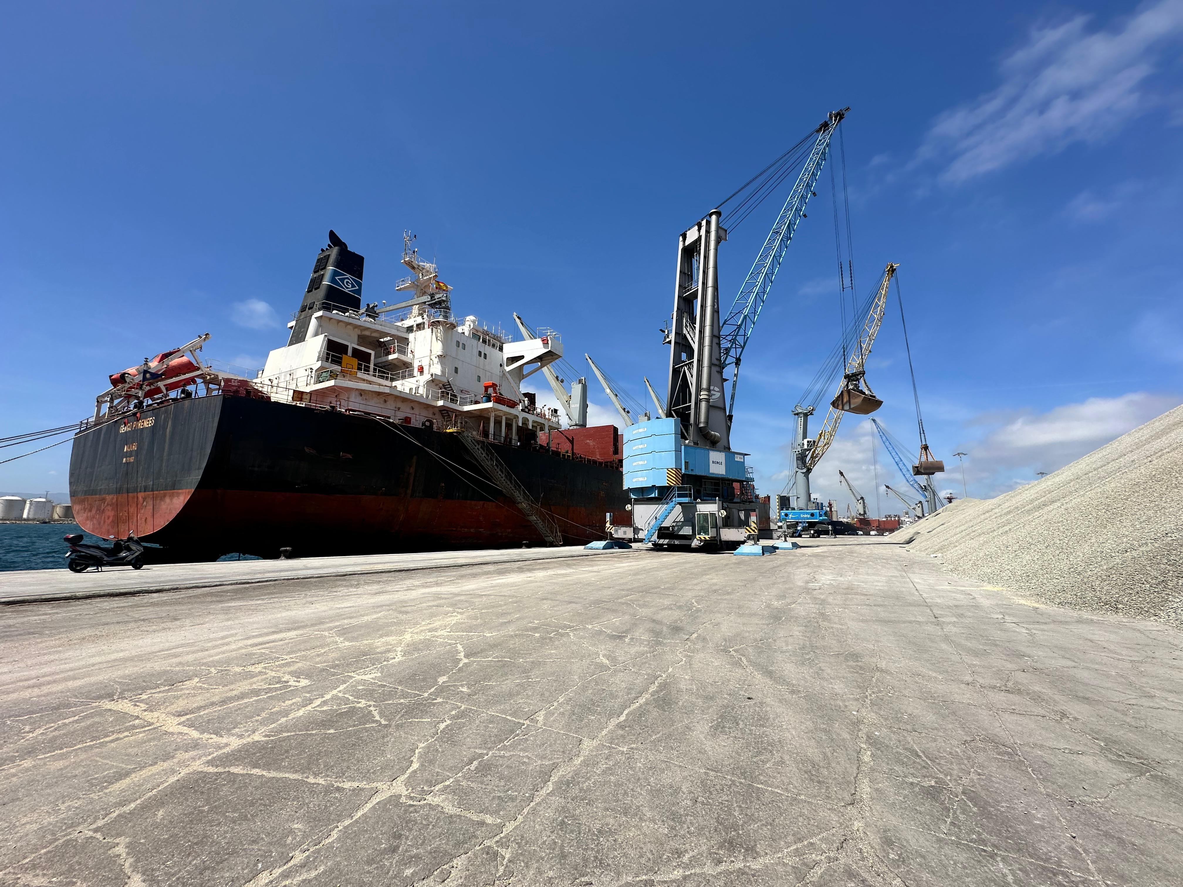Grup Vivanco i Eiffage envien per vaixell una primera comanda de 50.000 tones d'àrid de Vilanova d’Escornalbou als EUA