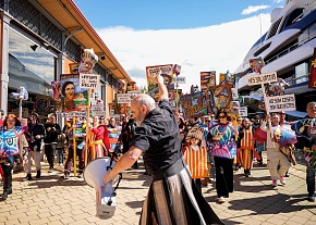 L’exposició ‘Llum, Natura Centrum Est’ de Marcel·lí Antúnez clou amb un workshop col·lectiu i la gran rua ‘Les bèsties del Serrallo’